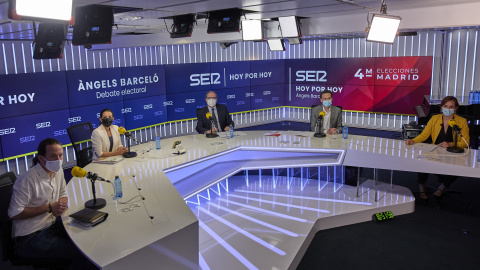 Los candidatos antes del inicio del debate en la Cadena Ser.