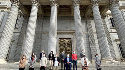 Diputados socialistas en contra de la LGTBIfobia en el deporte.