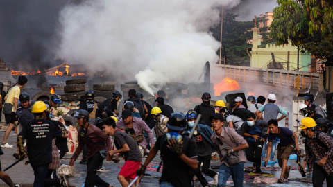 Manifestaciones contra el golpe de Estado en Rangún, Myanmar el 16 de marzo de 2021