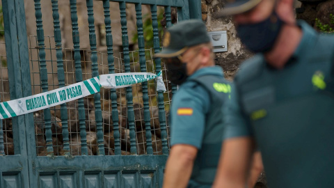 La Guardia Civil efectuó este lunes un registro con perros en la casa del padre de las niñas Anna y Olivia, desaparecidas en Tenerife.