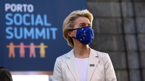 La presidenta de la Comisión Europea, Ursula von der Leyen, en la Cumbre Social Europea en Oporto, Portugal