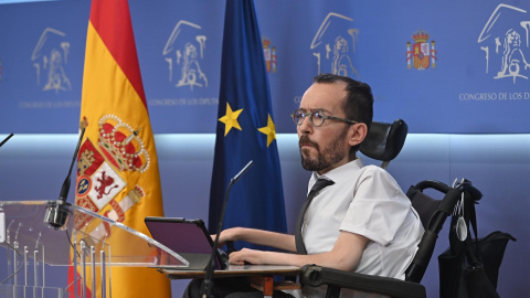 18/05/2021.- El portavoz parlamentario de Unidas Podemos, Pablo Echenique, da una rueda de prensa en el ámbito de la reunión de la Junta de Portavoces, este martes, en el Congreso de los Diputados. EFE/Fernando Villar