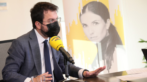 El president del Govern, Pere Aragonès, durant l'entrevista a Catalunya Ràdio a Madrid, el 30 de juny de 2021.