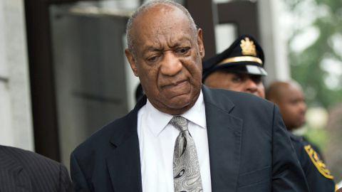 Fotografía de archivo del 17 de junio de 2017 que muestra al artista estadounidense Bill Cosby mientras abandona el juzgado del condado de Montgomery.