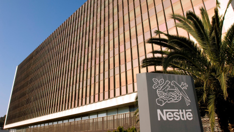 Fachada del Edificio I de la Central de Nestlé España en Esplugues de Llobregat