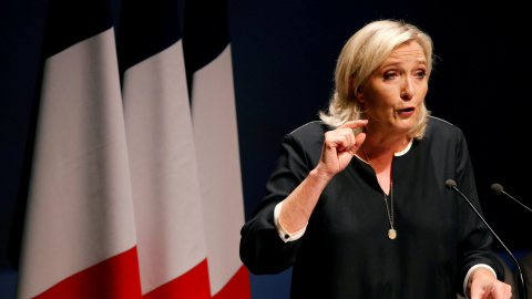 Imagen de archivo de la líder de extrema derecha (RN), Marine Le Pen, dando un discurso, en Frejus (Francia). - REUTERS