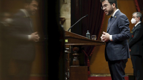 02/06/2021.-El presidente de la Generalitat, Pere Aragonés, interviene durante la sesión de control celebrada este miércoles en el pleno del Parlament.
