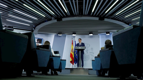 El presidente del Gobierno, Pedro Sánchez, en rueda de prensa tras la reunión del Consejo de Ministros, en el Palacio de la Moncloa. EFE/ Zipi