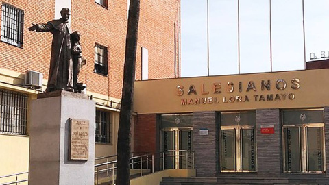 Fachada del colegio Lora Tamayo de Jerez.