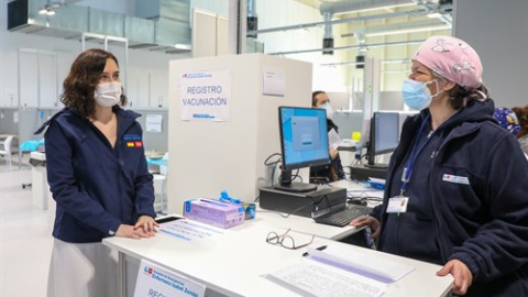 Ayuso desvió en 2022 otros 191 millones de las residencias para pagar facturas de la sanidad privatizada