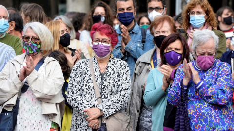 Un momento de la concentración de esta tarde en Valladolid para protestar contra el último caso de violencia de género que le ha costado la vida a una mujer en esta ciudad.