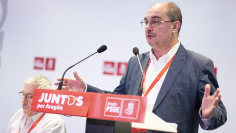 Sánchez y Lambán ensayan la nueva relación con los barones críticos del PSOE