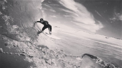 Imagen de archivo de Óscar Serra surfeando. - Federación Española de Surfing