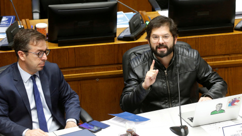 Gabriel Boric interviniendo en una sesión del congreso en Valparaiso