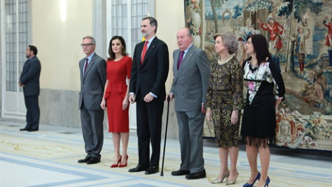 El ministro de Cultura y Deporte, José Guirao; la reina Letizia; el rey Felipe VI; el rey emérito Juan Carlos I; la reina Sofía; y la secretaria de Estado de Deporte, María José Rienda, durante el acto de Entrega de los Premios Nacionales d