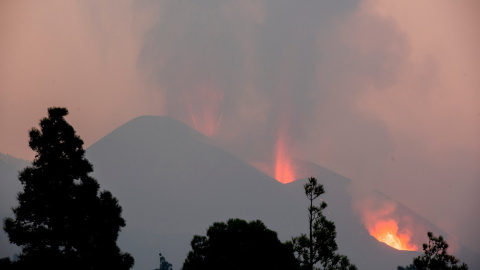 Imagen de la erupción de Cumbre Vieja, en La Palma, tomada desde el barrio de Tacande, en el municipio de El Paso.