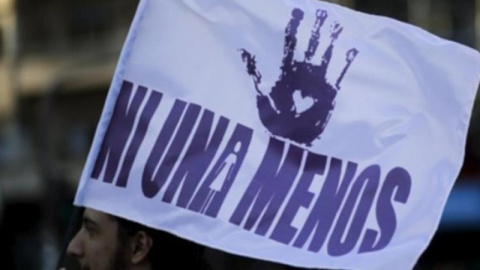Fotografía de archivo de un cartel durante una manifestación contra la violencia machista.