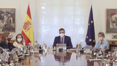 Pedro Sánchez, Teresa Ribera, Yolanda Díaz, Nadia Calviño en la primera reunión ministerial.