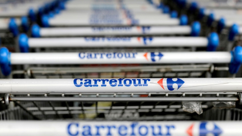 El logo de Carrefour en los carros de la compra de una de sus tiendas en Sao Paulo (Brasil). REUTERS/Paulo Whitaker
