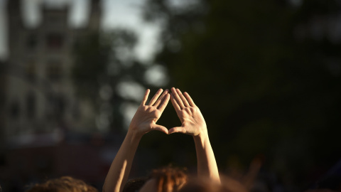 Una mujer participa en una concentración contra los crímenes machistas, a 22 de junio de 2021, en València, País Valencià (España).