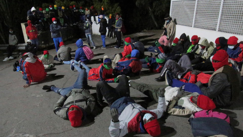 Más de un centenar de subsaharianos han abandonado las instalaciones del Centro de Estancia Temporal de Inmigrantes (CETI) en señal de protesta.