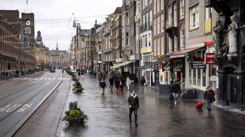 19/12/2021 Las calles de Ámsterdam, prácticamente vacías tras la entrada en vigor del confinamiento estricto en los Países Bajos