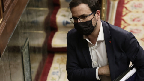 El ministro de Consumo, Alberto Garzón, en una sesión de control en el Congreso de los Diputados, a 10 de noviembre de 2021, en Madrid.