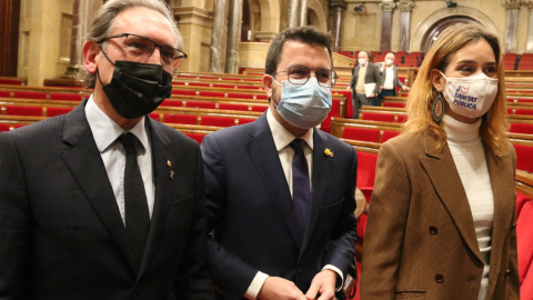 El conseller d'Economia, Jaume Giró, el president Pere Aragonès i la líder d'En Comú Podem al Parlament, Jéssica Albiach, aquest dijous a la cambra catalana.