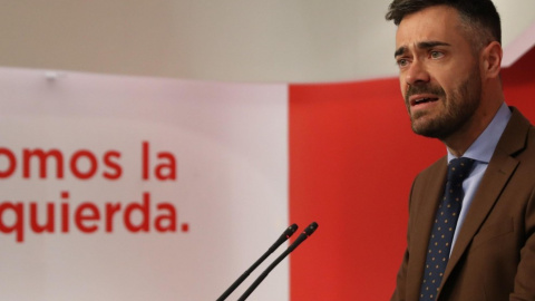 El portavoz del PSOE, Felipe Sicilia, en rueda de prensa.