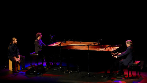 Pablo Domínguez, Diego Amador i Chano Domínguez durant el concert.