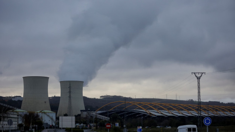 Vista de la central térmica de As Pontes (A Coruña), de Endesa, tras volver a arrancar por las "condiciones singulares" del mercado energético. REUTERS/Miguel Vidal