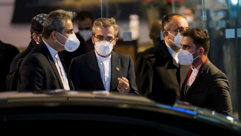 El negociador principal de Irán para el Acuerdo Nuclear, Ali Bagheri Kani, abandona una reunión de conversaciones de la Comisión Conjunta de Irán del JCPOA en Viena.