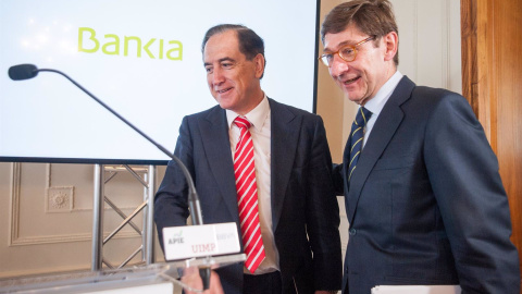 El presidente de Mapfre, Antonio Huertas, y el presidente de CaixaBank (y antes de Bankia), José Ignacio Goirigolzarri, en un curso organizado por APIE en 2019.