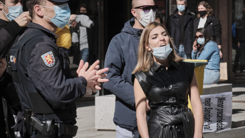 17/03/22. La neonazi Isabel Peralta durante una manifestación en Madrid, a 27 de febrero de 2021.