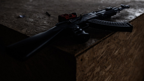 Un fusil de asalto, durante un entrenamiento, a 5 de marzo de 2022, en Lviv (Ucrania).