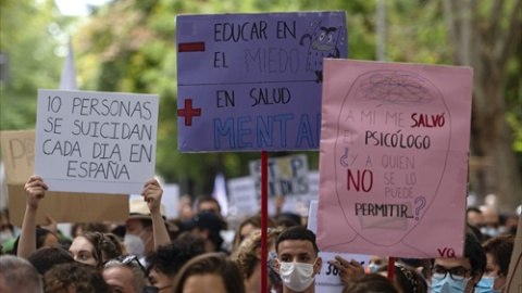 Manifestación por un Plan Nacional de Prevención del Suicidio, a 11 de septiembre de 2021, en Madrid (España). Esta manifestación ha sido convocada por la plataforma ‘Stop Suicidios’ con el objetivo de reivindicar un Plan Nacional de Preven