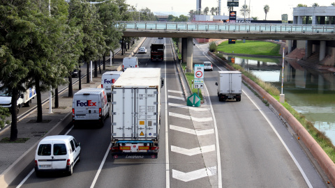 La CE critica els plans per reduir emissions a Barcelona i l'àrea metropolitana.