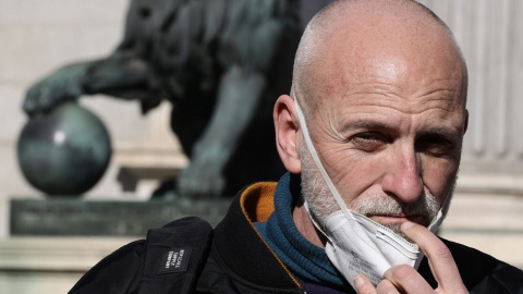 04/02/2022-Alejandro Palomas, tras una reunión con la portavoz adjunta de Unidas Podemos en el Congreso y otras víctimas de abusos sexuales por parte de la Iglesia católica, en el Congreso de los Diputados, a 31 de enero de 2022, en Madrid