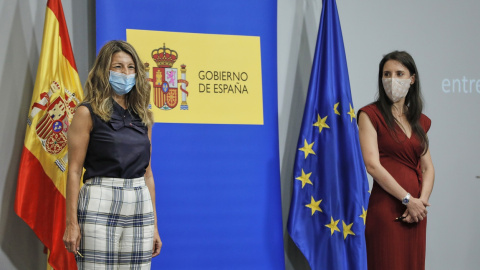 La ministra de Trabajo, Yolanda Díaz, y la ministra de Igualdad, Irene Montero, durante la presentación del Acuerdo para el Desarrollo de la Igualdad Efectiva entre Hombres y Mujeres en el Trabajo. E.P./Jesús Hellín
