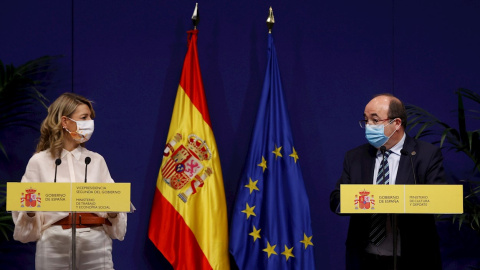 La vicepresidenta segunda del Gobierno y ministra de Trabajo y Economía Social, Yolanda Díaz, y el ministro de Cultura y Deporte, Miquel Iceta, comparecen en una rueda de prensa para hacer un balance de los trabajos que está desarrollando l
