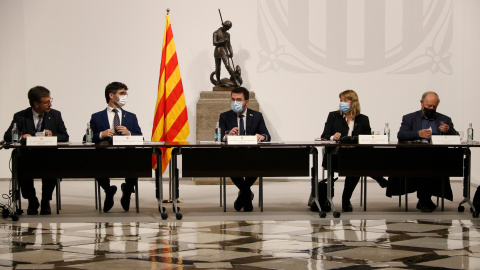 La taula presidencial d'un moment de la reunió del Pacte Nacional per la Llengua.