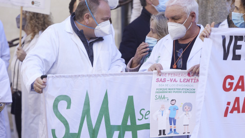 17/2/22-Detalle de una cartel portado por un sanitario durante la concentración del Sindicato Andaluz de Salud frente al Servicio Andaluz de Salud, a 14 de febrero de 2022 en Sevilla (Andalucía, España).