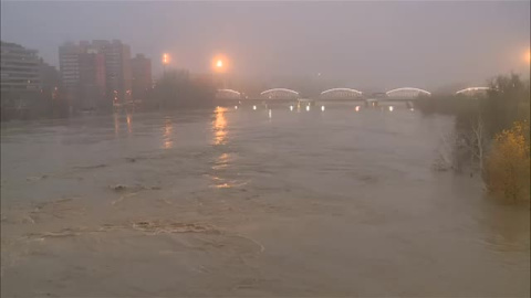 Zaragoza se protege ante la gran crecida del Ebro Zaragoza se protege ante la gran crecida del Ebro