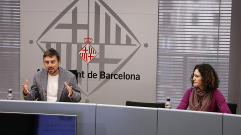 El regidor de Drets de Ciutadania i Participació de l'Ajuntament de Barcelona, Marc Serra, en la presentació del balanç anual de l'Oficina per la No Disriminació.