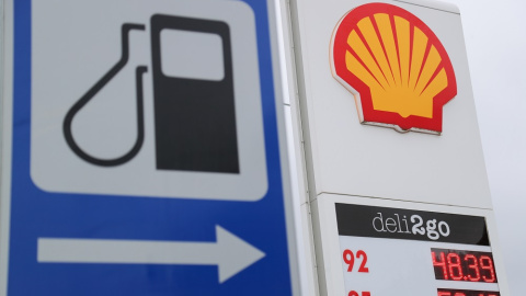 10/03/2022. Precios de los combustibles en una gasolinera de San Petersburgo, a 06/03/2022.