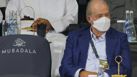 El rey emérito Juan Carlos I, en una de sus últimas apariciones públicas, en el torneo de tenis de Abu Dhabi, el pasado mes de diciembre. Giuseppe CACACE / AFP