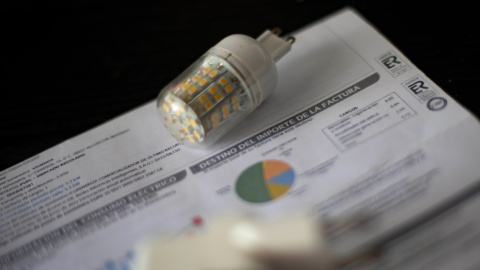 El precio de la luz sube un 5,6% este lunes y supera los 230 euros/MWh