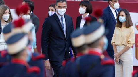 El presidente del Gobierno, Pedro Sánchez, llega el acto solemne de homenaje a la bandera nacional y desfile militar en el Día de la Hispanidad, a 12 de octubre de 2021, en Madrid.
