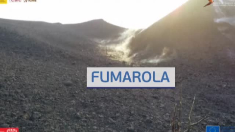 El paisaje lunar que rodea al volcán El paisaje lunar que rodea al volcán