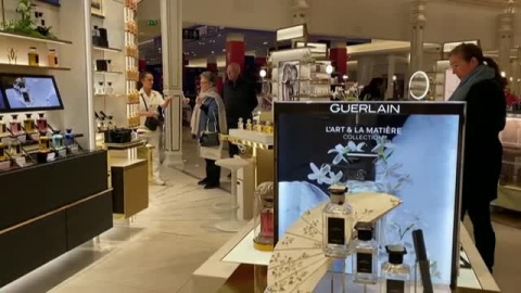 Francia levanta la mayoría de las restricciones por coronavirus Francia levanta la mayoría de las restricciones por coronavirus